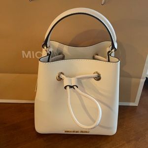 NWT Michael Kors White Small Bucket Bag.